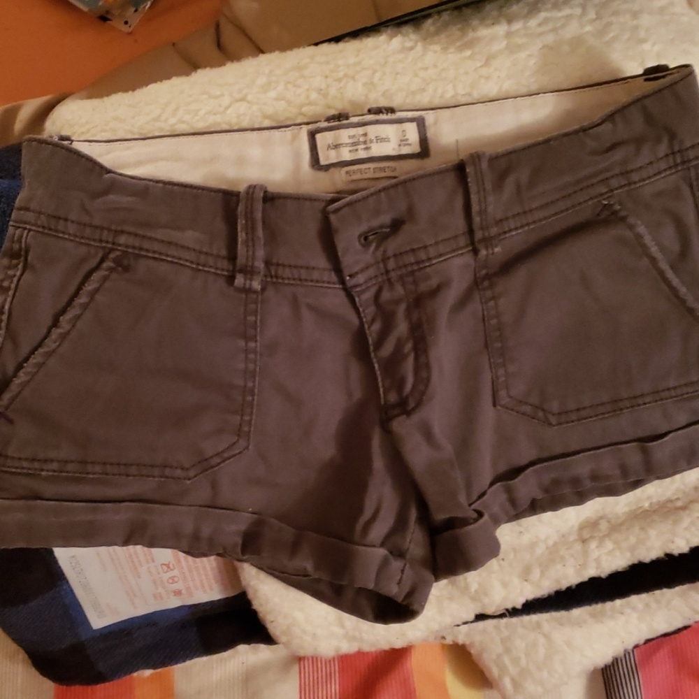 Shorts - Picture 2 of 3